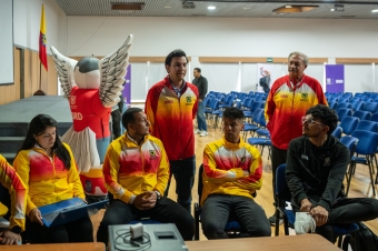 Bogotá entregó la bandera a su delegación a la Final Nacional de los Juegos Intercolegiados