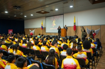 Bogotá entregó la bandera a su delegación a la Final Nacional de los Juegos Intercolegiados