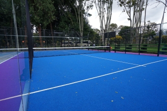 primera pista pública de pádel y una cancha de pickleball en el Parque El Salitre