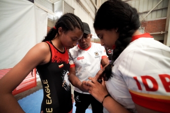 Lucha libre y bádminton distritales se lucen en Palmira