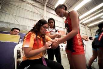 Lucha libre y bádminton distritales se lucen en Palmira