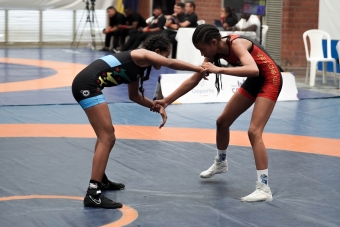 Lucha libre y bádminton distritales se lucen en Palmira