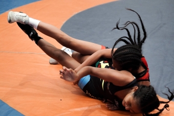 Lucha libre y bádminton distritales se lucen en Palmira