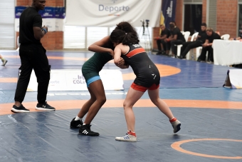 Lucha libre y bádminton distritales se lucen en Palmira