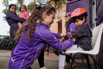 La Escuela de la Bicicleta llegó a La Candelaria y consolida su expansión en toda Bogotá