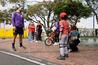 La Escuela de la Bicicleta llegó a La Candelaria y consolida su expansión en toda Bogotá