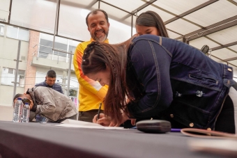 Bogotá entrega becas a los seis ganadores de Sueños de Cancha