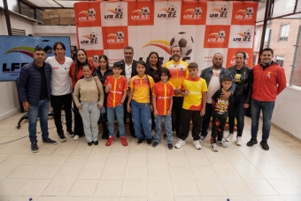 Bogotá entrega becas a los seis ganadores de Sueños de Cancha