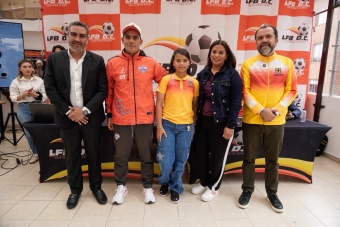 Bogotá entrega becas a los seis ganadores de Sueños de Cancha