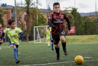 IDRD entregó cinco canchas sintéticas renovadas en Fontibón y fortalece la infraestructura deportiva del occidente de Bogotá