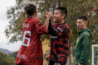 IDRD entregó cinco canchas sintéticas renovadas en Fontibón y fortalece la infraestructura deportiva del occidente de Bogotá