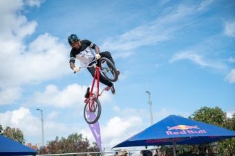 Red Bull Rodando encendió Bogotá: Dhers, las Villegas, Rincón y Caicedo llevaron el freestyle al límite
