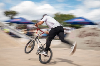 Red Bull Rodando encendió Bogotá: Dhers, las Villegas, Rincón y Caicedo llevaron el freestyle al límite