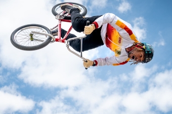 Red Bull Rodando encendió Bogotá: Dhers, las Villegas, Rincón y Caicedo llevaron el freestyle al límite