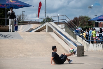 Red Bull Rodando encendió Bogotá: Dhers, las Villegas, Rincón y Caicedo llevaron el freestyle al límite