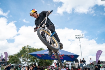 Red Bull Rodando encendió Bogotá: Dhers, las Villegas, Rincón y Caicedo llevaron el freestyle al límite