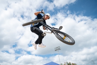Red Bull Rodando encendió Bogotá: Dhers, las Villegas, Rincón y Caicedo llevaron el freestyle al límite