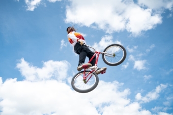 Red Bull Rodando encendió Bogotá: Dhers, las Villegas, Rincón y Caicedo llevaron el freestyle al límite