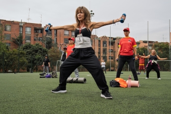 La líder de las mañanas: la mujer que convirtió el ejercicio en un acto de alegría colectiva