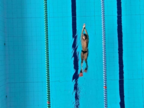 nadador entrenando