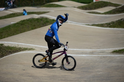Carlos Ramírez en la pista BMX