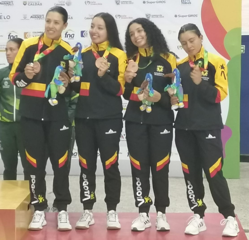 Cuarteta de bronce del ciclismo femenino Equipo Bogotá en Cali.