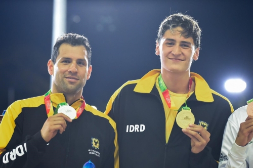 Gabriel Arias y Omar Pinzón, ganadores del oro y la plata en los 50m espalda masculino 