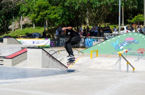 Jhancarlos González, ganador de la medalla de oro en skateboarding, modalidad street.