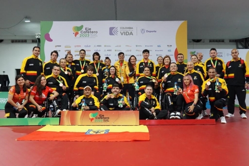 Equipo Bogotá de Paratenis de mesa físicos-Pc y su equipo multidisciplinario. Foto IDRD.