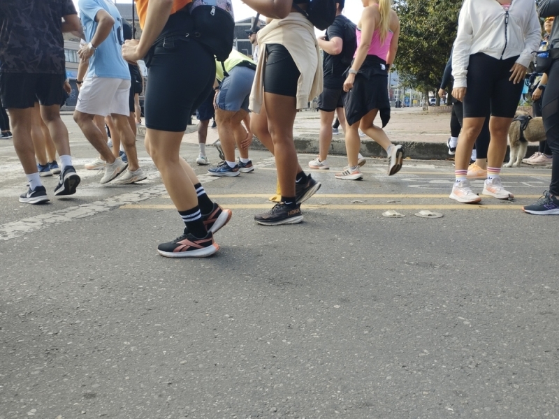 Personas trotando en Ciclovía