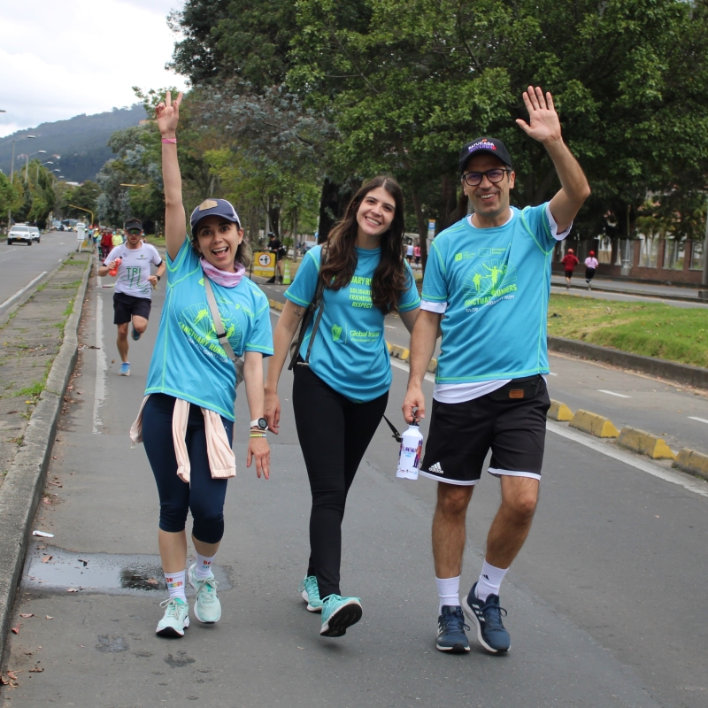 Personas caminando en Ciclovía