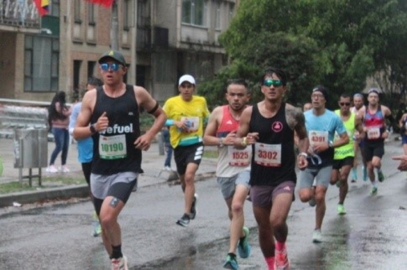 Hombre en una carrera