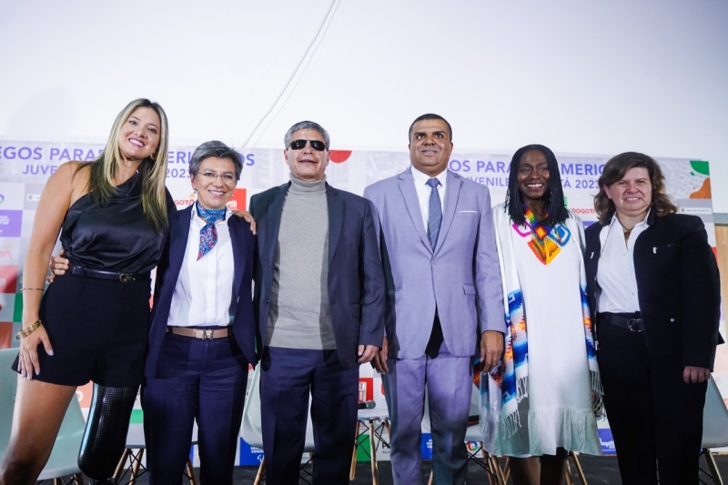 La alcaldesa de Bogotá, la directora del IDRD, la ministra del deporte y otras personalidades