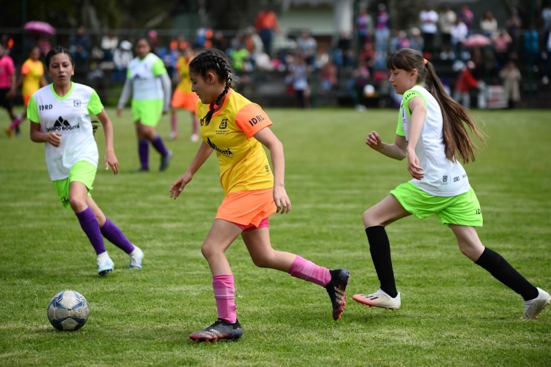 Mujeres en un partido de fútbol