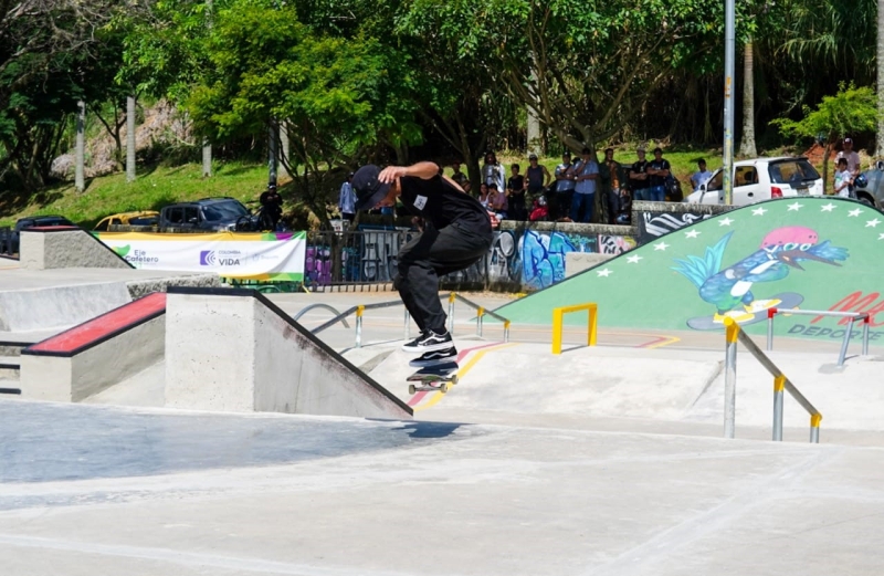 Jhancarlos González, ganador de la medalla de oro en skateboarding, modalidad street.