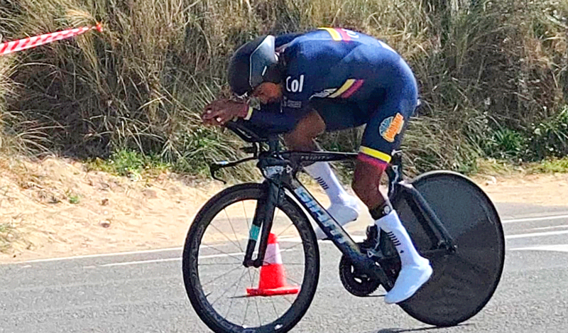Diego Dueñas en acción. Tras casi tres años, volvió al podio del paracycling internacional en una Copa Mundo. Foto Fedeciclismo.