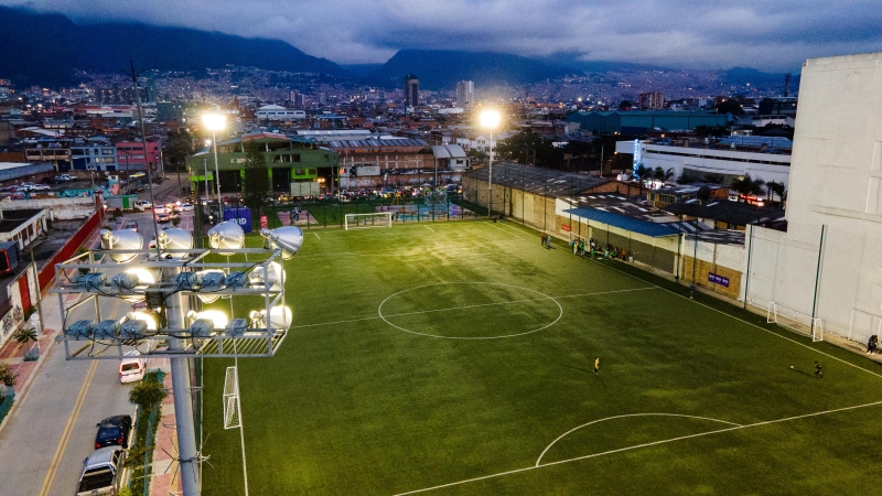 Iluminación de canchas en Puente Aranda