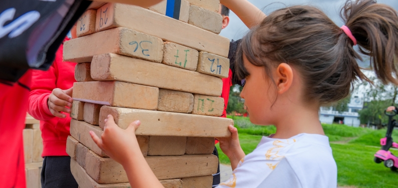 Niña en actividad recreativa