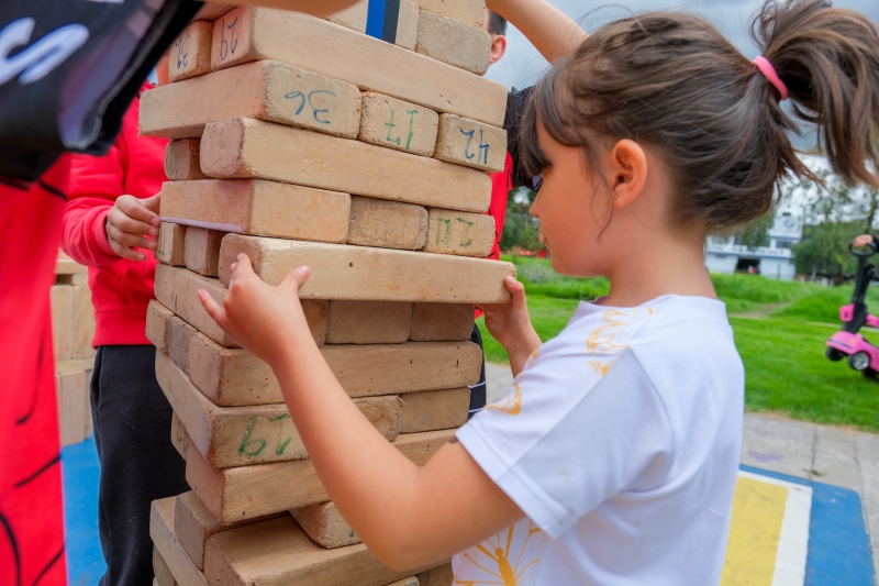 Niña en actividad recreativa