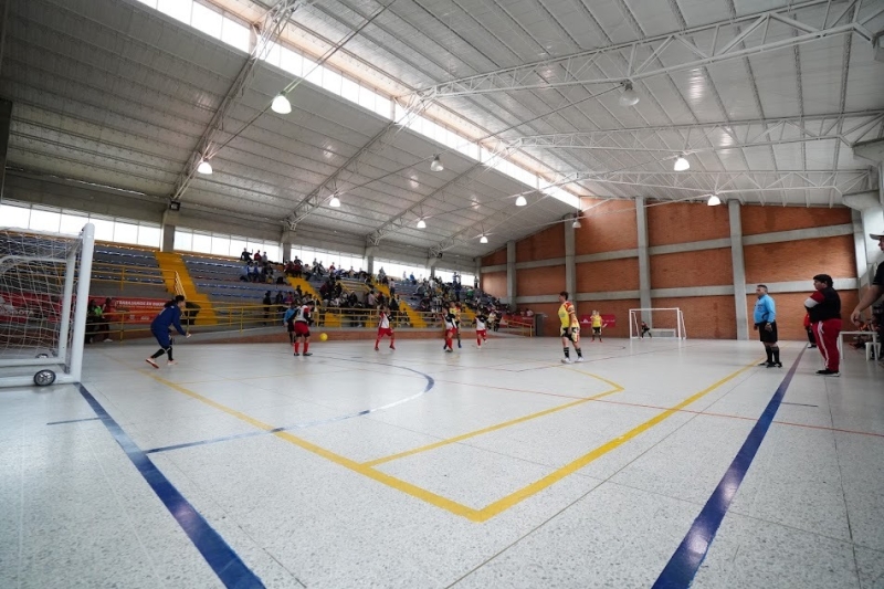 Bogotá estrena servicio de práctica libre en los polideportivos de los Centros de Felicidad