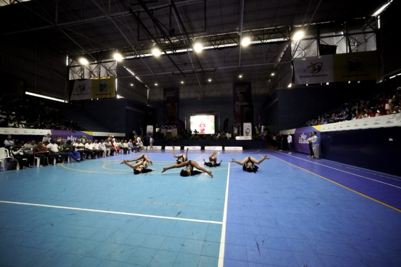 Lucha libre y bádminton distritales se lucen en Palmira