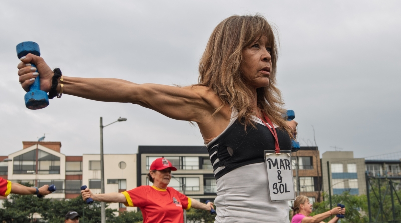 La líder de las mañanas: la mujer que convirtió el ejercicio en un acto de alegría colectiva