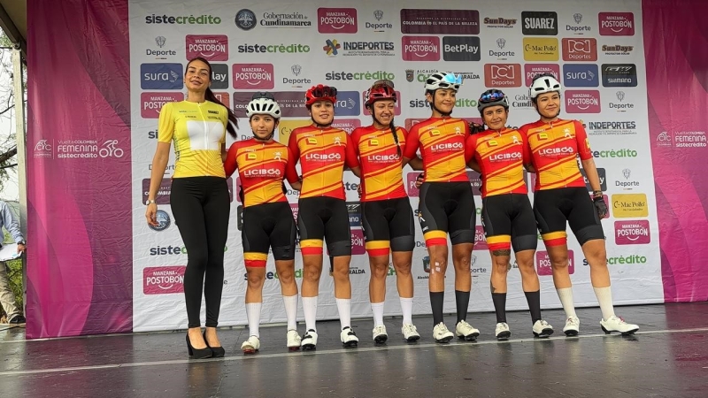 Este fue el Equipo Bogotá-IDRD-Licibog-Lotería de Bogotá de ciclismo, que participó en la Vuelta a Colombia Femenina. Foto Camilo Monsalve, enviado especial IDRD.