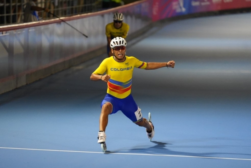 El patinador de carreras John Edwar Tascón, fue el máximo medallista del Equipo Bogotá en los XXV Juegos Centroamericanos y del Caribe 2026. Foto IDRD / Andrés ROT.