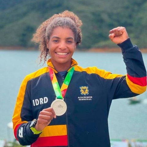 Daniela Ceballos, cuota femenina y medallista del Equipo Bogotá en canotaje.