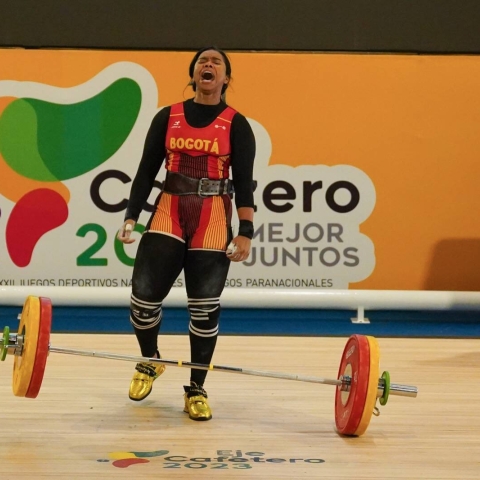 Leidy Solís consiguió tres medallas en levantamiento de pesas categoría 81k.