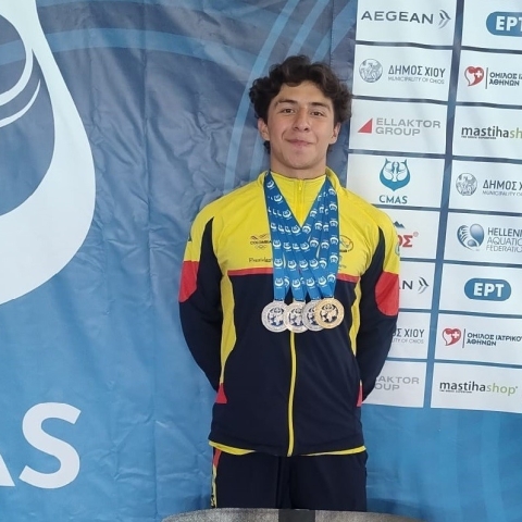 El deportista bogotano samuel Sosa fue el mejor de Colombia en el Campeonato Mundial Juvenil de Natación con Aletas, con una medalla de oro y tres de plata. Foto cortesía FEDECAS. 