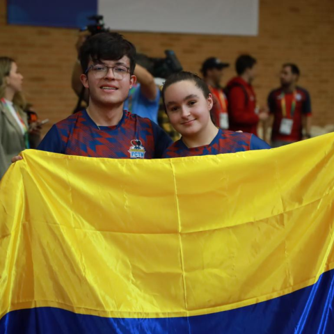 Julián Chinchilla (izq.), ganó hace 2 años en Bogotá con Jessica Alzate, el oro en dobles mixtos en paratenis de mesa. Ahora quiere repetir título. Foto IDRD. 