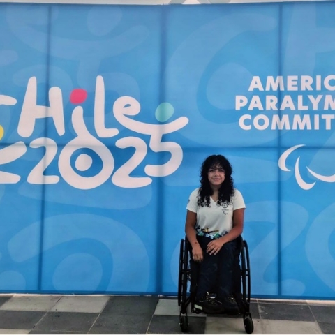 La paranadadora Gabriela Oviedo Rueda fue la deportista más destacada de Colombia, con 3 medallas de oro y 1 de bronce en Santiago 2025. Una realidad deportiva con mucho futuro. Foto IDRD.