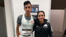 dos deportistas de atletismo